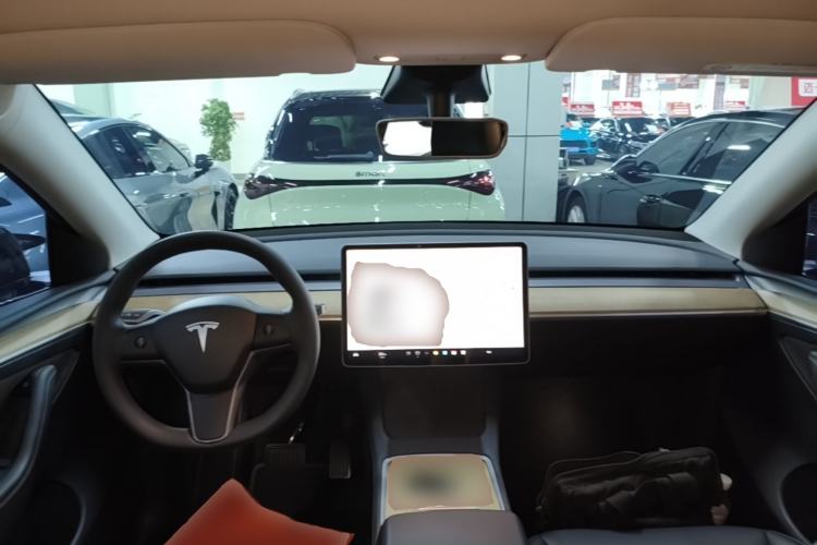 Used Tesla Model Y 2021 Standard Range Rear-Wheel Drive Version Center Console
