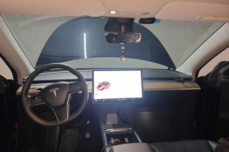 Used Tesla Model Y 2021 Long-Range All-Wheel-Drive Version Center Console