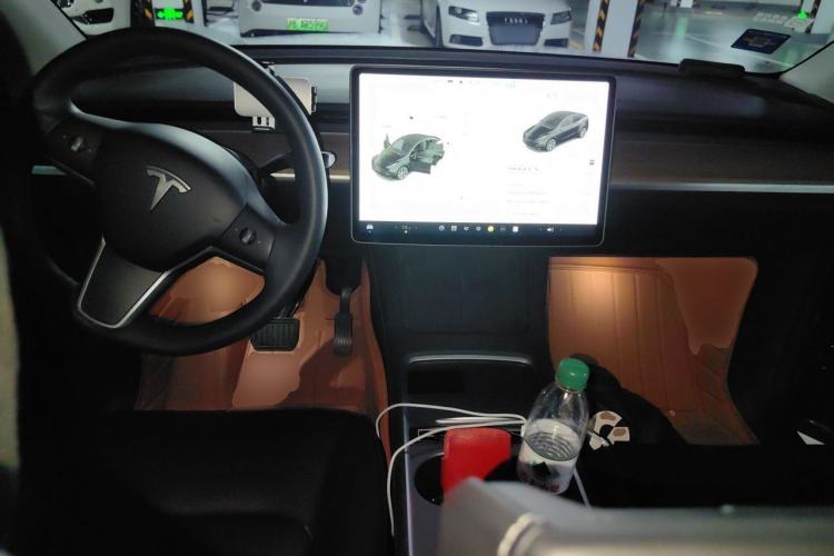 Used Tesla Model Y 2021 Long-Range All-Wheel-Drive Version Center Console