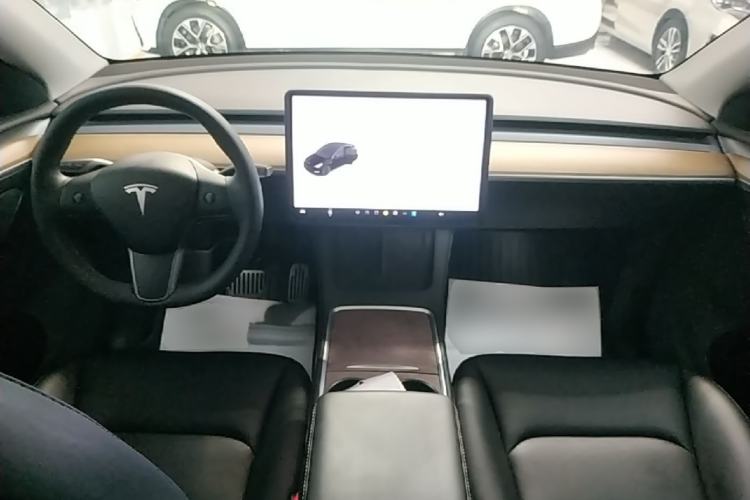 Used Tesla Model Y 2021 Standard Range Rear-Wheel Drive Version Center Console