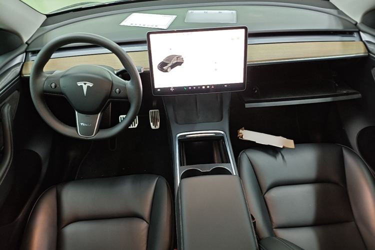 Used Tesla Model Y 2021 Long-Range All-Wheel-Drive Version 3D7 Center Console