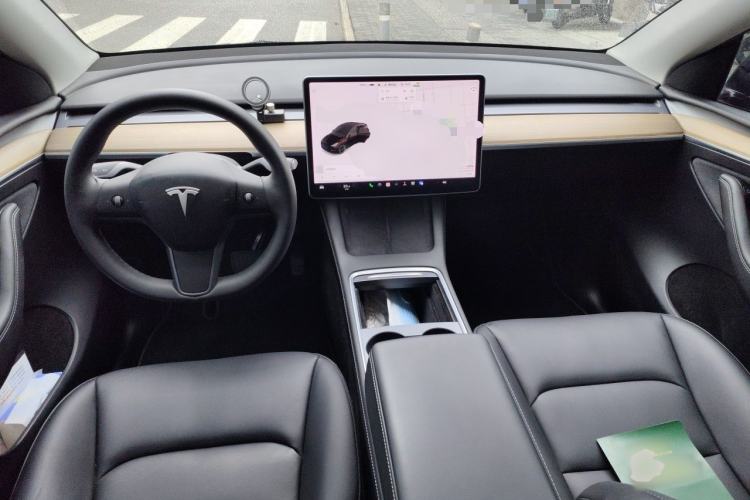 Used Tesla Model Y 2021 Standard Range Rear-Wheel Drive Version Center Console