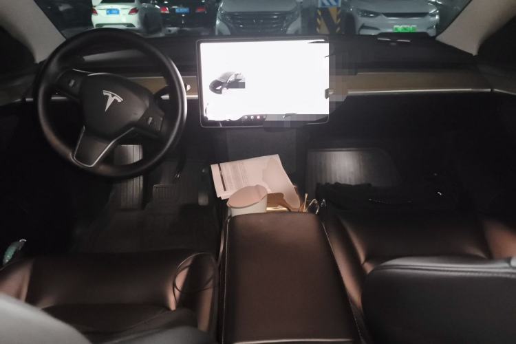 Used Tesla Model Y 2021 Standard Range Rear-Wheel Drive Version Center Console