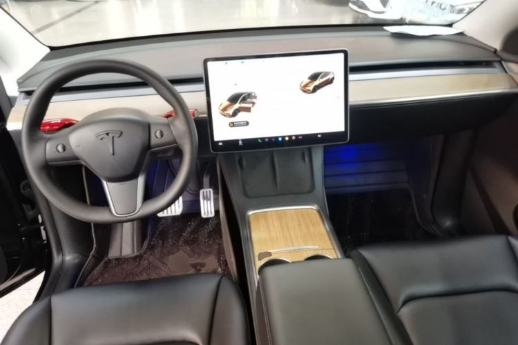 Used Tesla Model Y 2021 Standard Range Rear-Wheel Drive Version Center Console