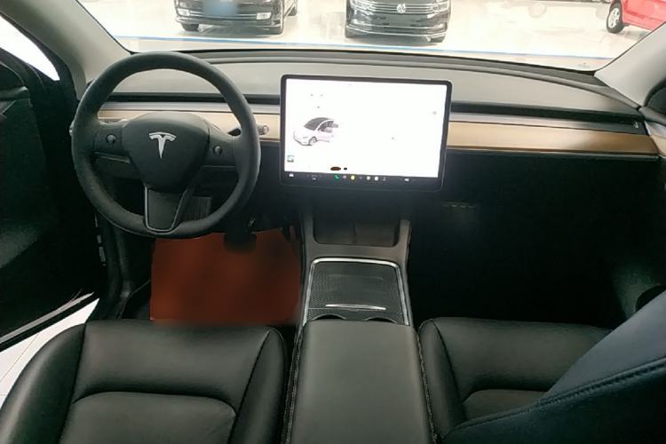 Used Tesla Model Y 2021 Standard Range Rear-Wheel Drive Version Center Console