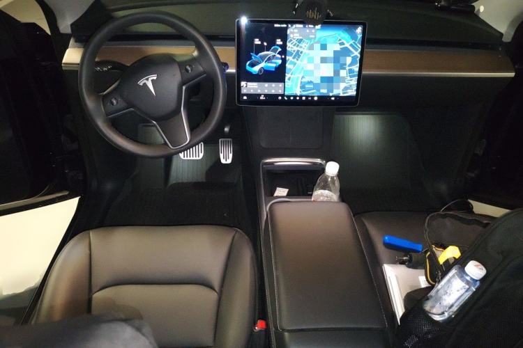 Used Tesla Model Y 2021 Standard Range Rear-Wheel Drive Version Center Console