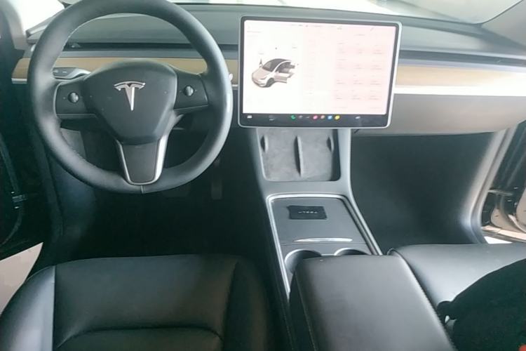 Used Tesla Model Y 2021 Long-Range All-Wheel-Drive Version 3D7 Center Console