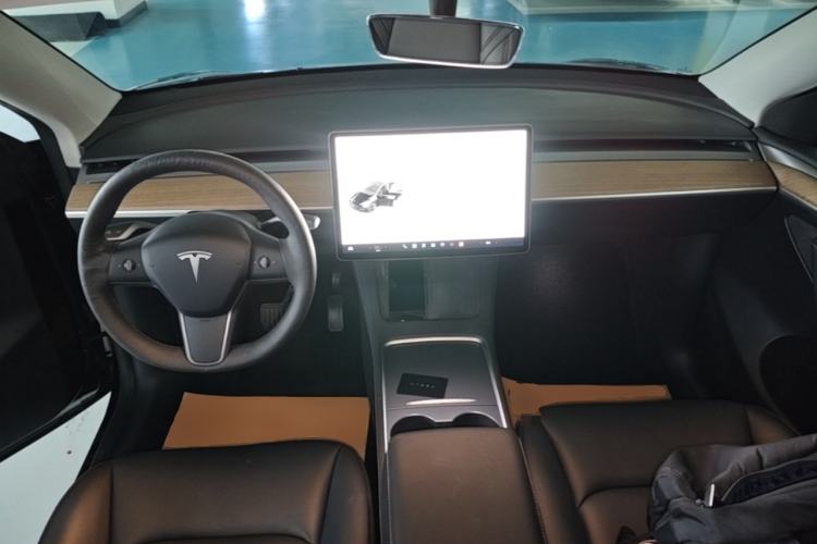 Used Tesla Model Y 2021 Long-Range All-Wheel-Drive Version Center Console