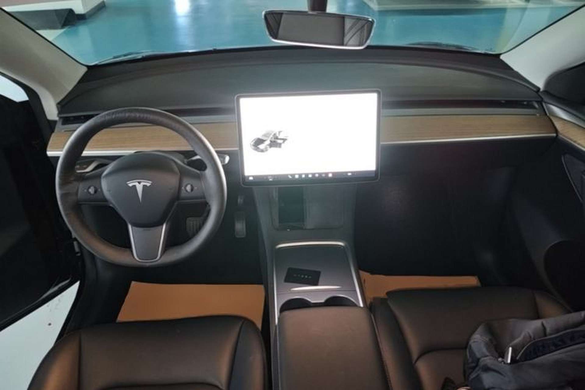 Used Tesla Model Y 2021 Long-Range All-Wheel-Drive Version Center Console