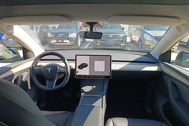Used Tesla Model Y 2021 Standard Range Rear-Wheel Drive Version Center Console