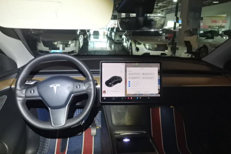 Used Tesla Model Y 2021 Standard Range Rear-Wheel Drive Version Center Console