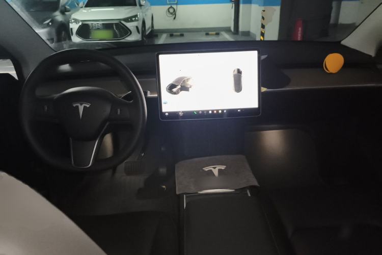 Used Tesla Model Y 2021 Long-Range All-Wheel-Drive Version Center Console