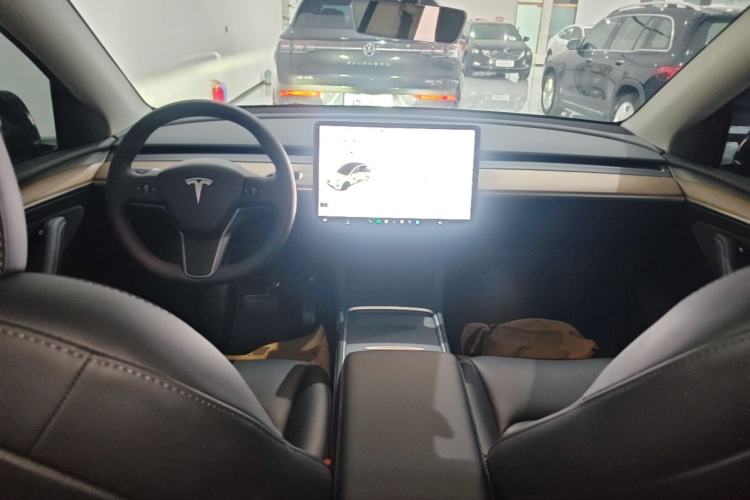Used Tesla Model Y 2021 Standard Range Rear-Wheel Drive Version Center Console