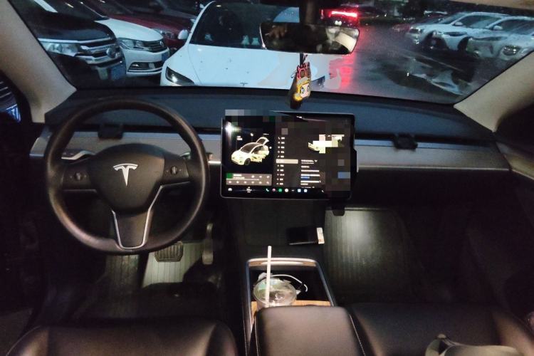 Used Tesla Model Y 2021 Standard Range Rear-Wheel Drive Version Center Console