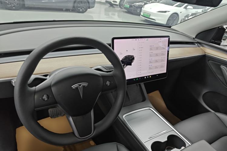 Used Tesla Model Y 2021 Long-Range All-Wheel-Drive Version Center Console