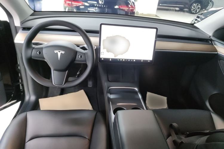 Used Tesla Model Y 2021 Standard Range Rear-Wheel Drive Version Center Console
