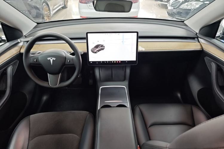 Used Tesla Model Y 2021 Long-Range All-Wheel-Drive Version 3D7 Center Console