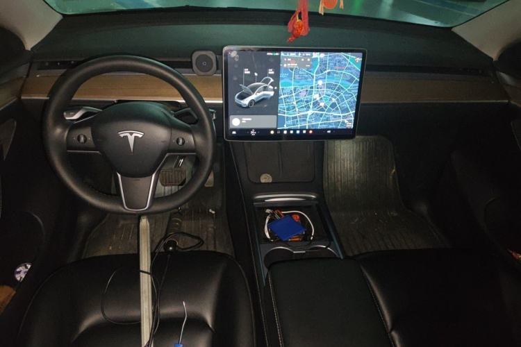 Used Tesla Model Y 2021 Standard Range Rear-Wheel Drive Version Center Console