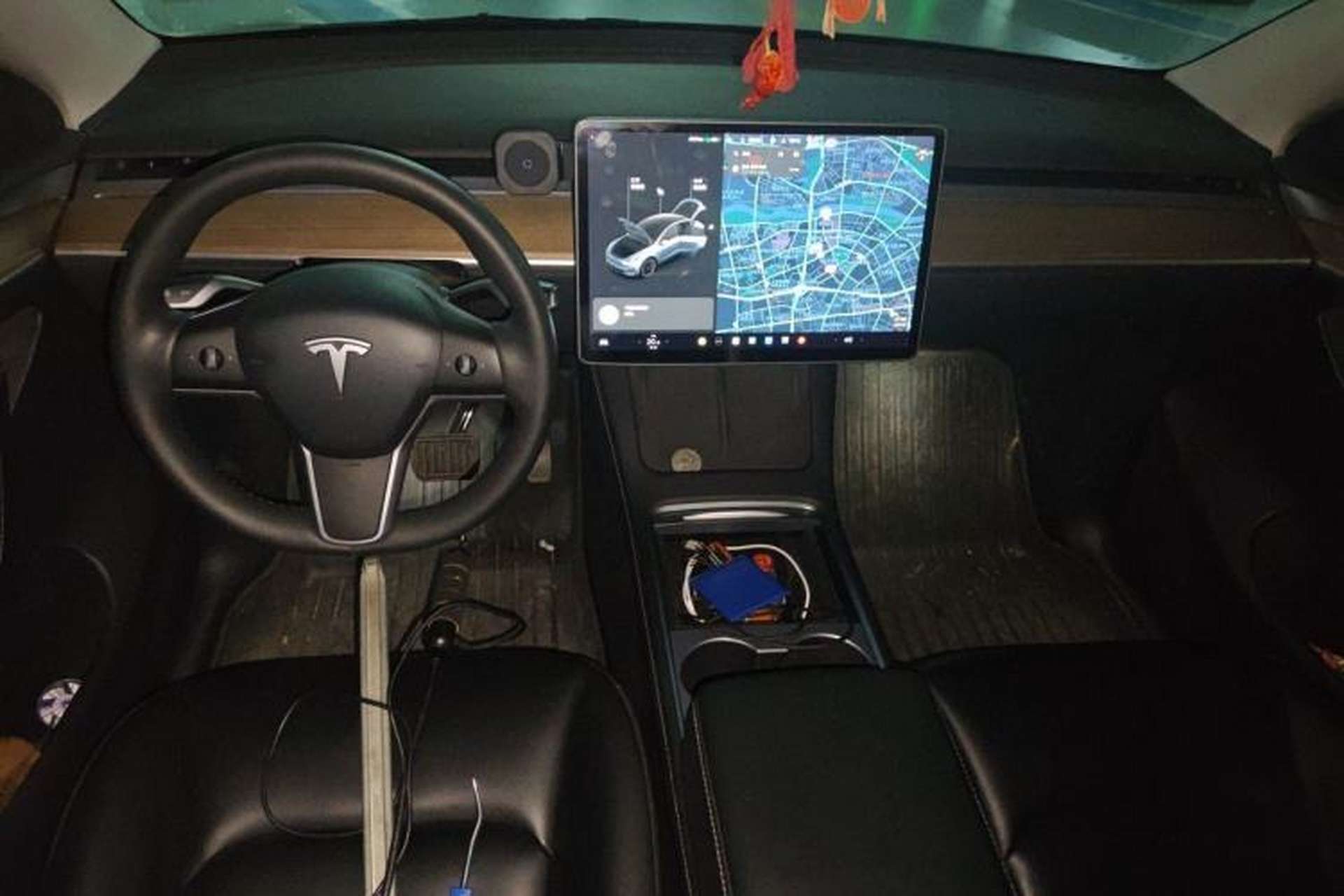 Used Tesla Model Y 2021 Standard Range Rear-Wheel Drive Version Center Console