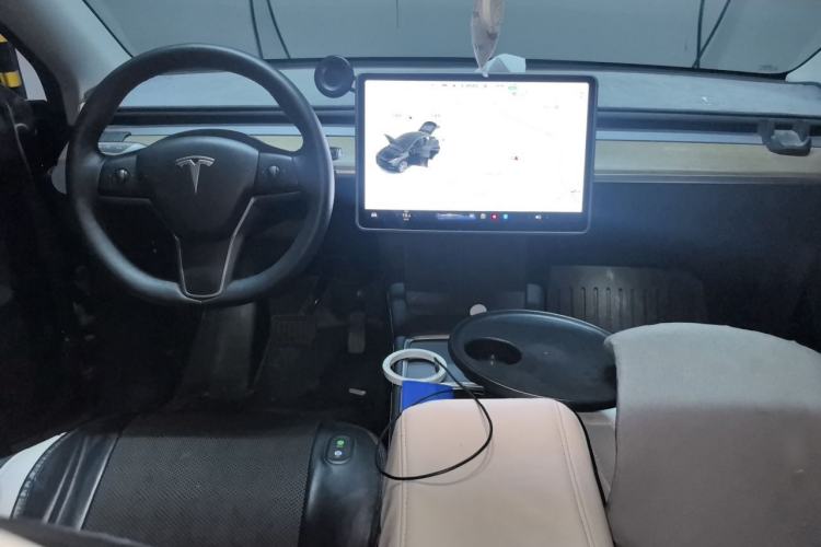 Used Tesla Model Y 2021 Standard Range Rear-Wheel Drive Version Center Console