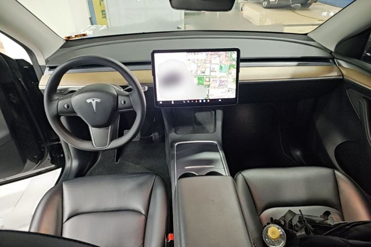 Used Tesla Model Y 2021 Standard Range Rear-Wheel Drive Version Center Console