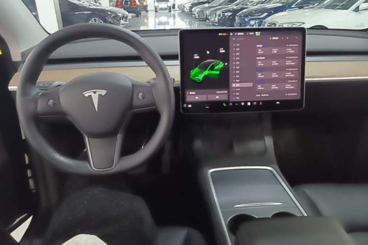Used Tesla Model Y 2021 Standard Range Rear-Wheel Drive Version Center Console