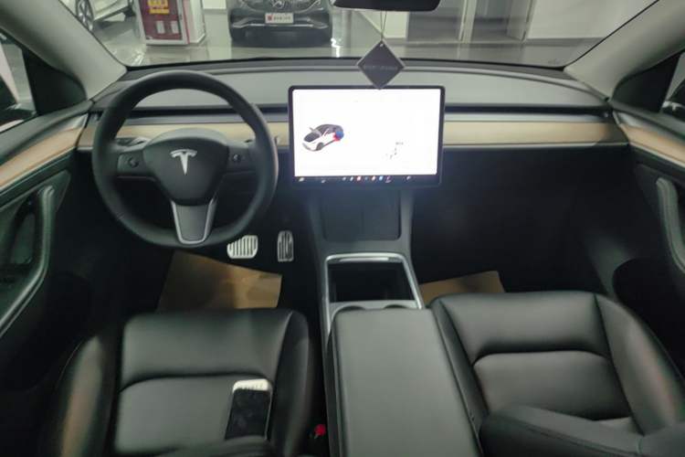 Used Tesla Model Y 2021 Standard Range Rear-Wheel Drive Version Center Console