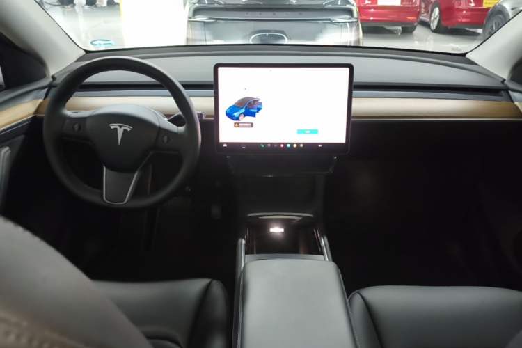 Used Tesla Model Y 2021 Standard Range Rear-Wheel Drive Version Center Console