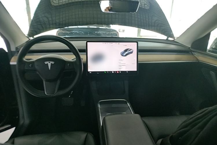 Used Tesla Model Y 2021 Standard Range Rear-Wheel Drive Version Center Console