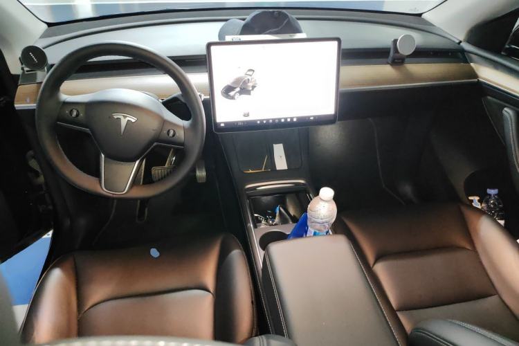 Used Tesla Model Y 2021 Standard Range Rear-Wheel Drive Version Center Console