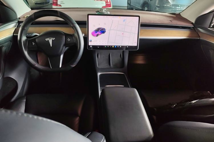 Used Tesla Model Y 2021 Standard Range Rear-Wheel Drive Version Center Console