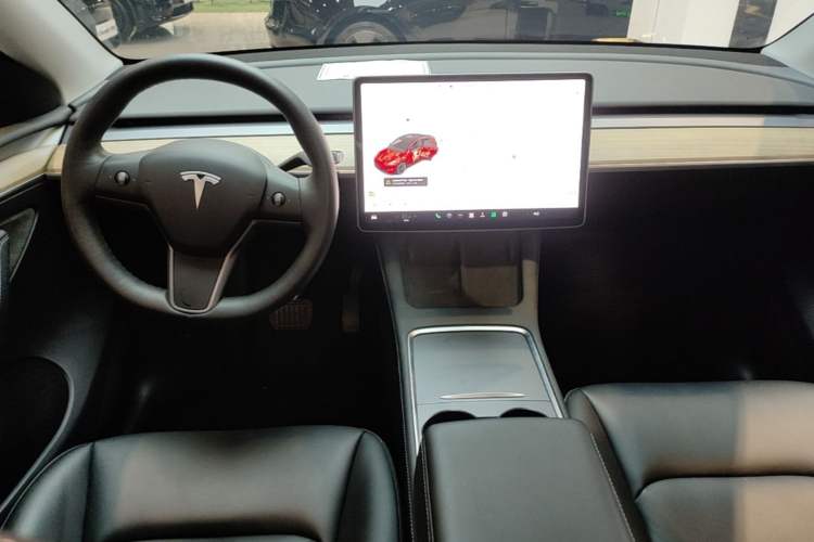 Used Tesla Model Y 2021 Standard Range Rear-Wheel Drive Version Center Console