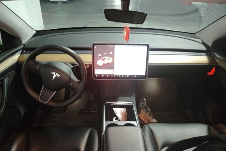 Used Tesla Model Y 2021 Standard Range Rear-Wheel Drive Version Center Console