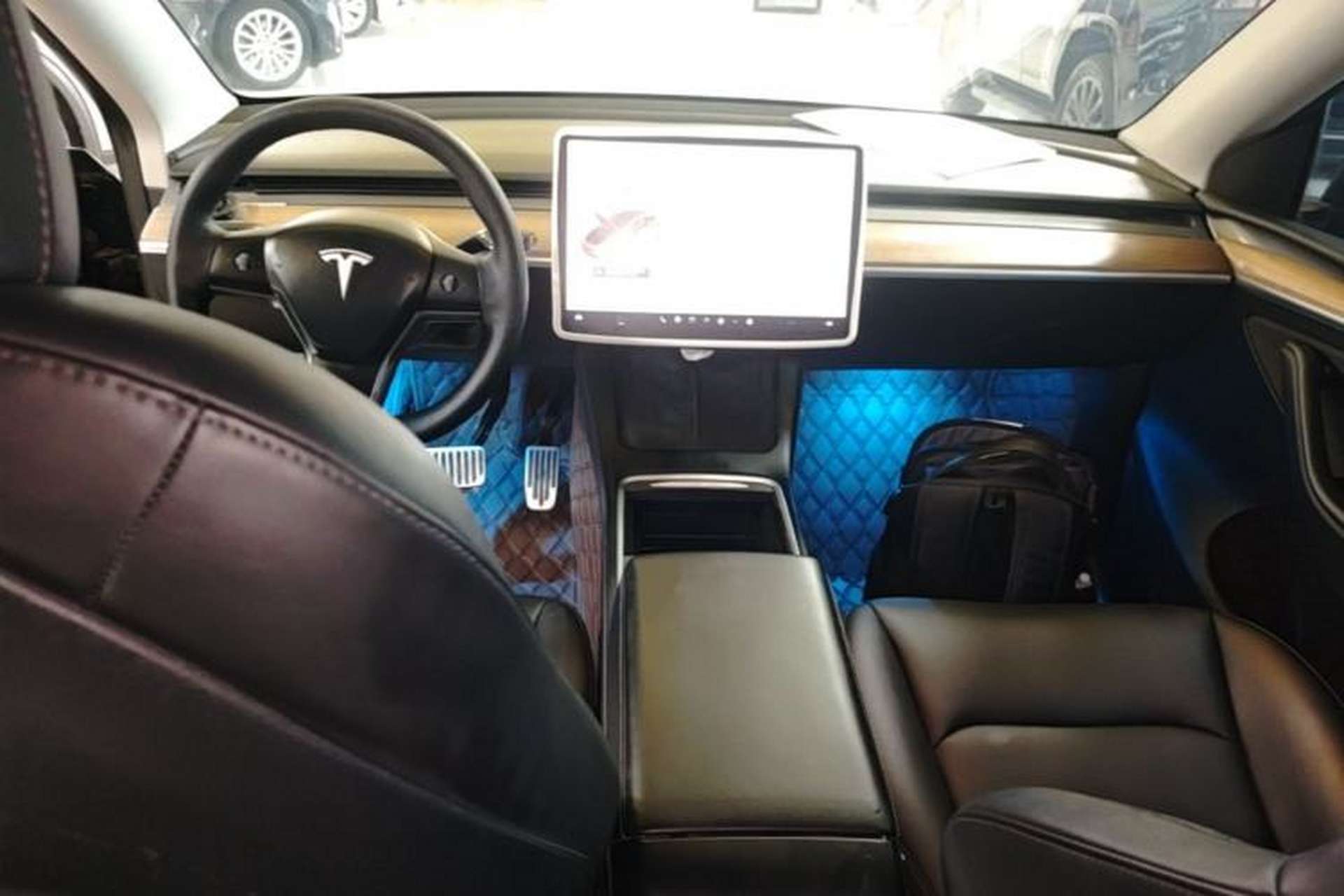 Used Tesla Model Y 2021 Standard Range Rear-Wheel Drive Version Center Console