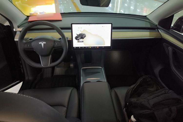 Used Tesla Model Y 2021 Standard Range Rear-Wheel Drive Version Center Console