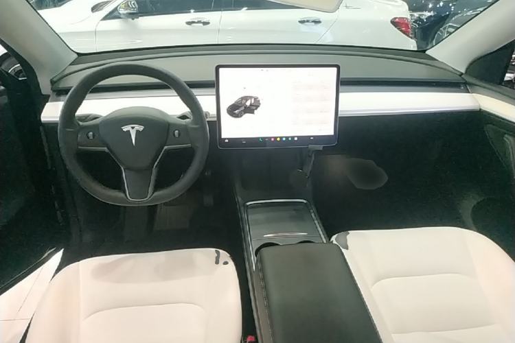Used Tesla Model Y 2021 Long-Range All-Wheel-Drive Version 3D7 Center Console