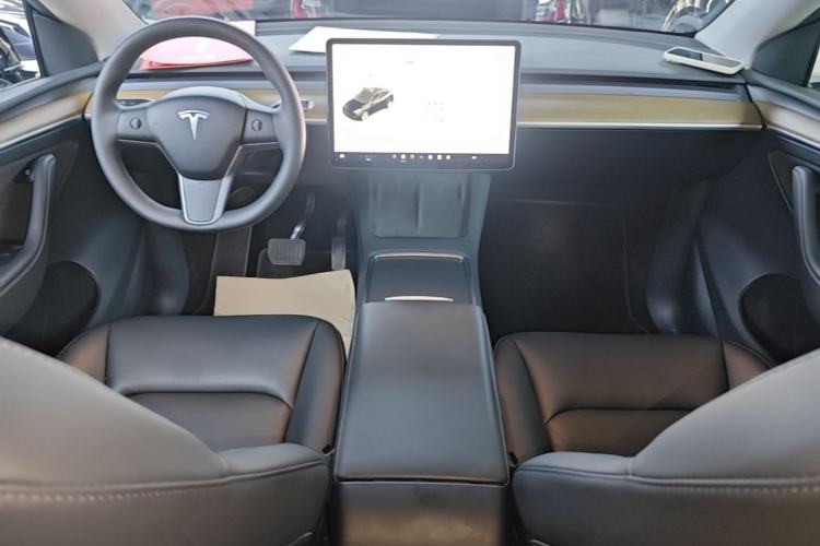 Used Tesla Model Y 2021 Long-Range All-Wheel-Drive Version Center Console