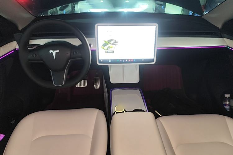 Used Tesla Model Y 2021 Standard Range Rear-Wheel Drive Version Center Console