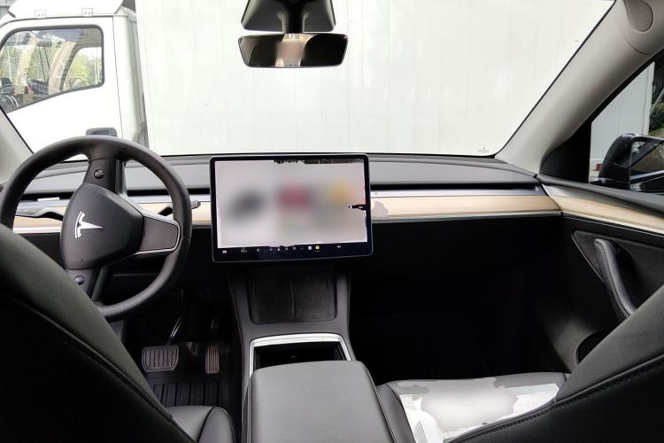 Used Tesla Model Y 2021 Standard Range Rear-Wheel Drive Version Center Console