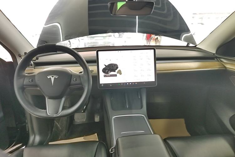 Used Tesla Model Y 2021 Standard Range Rear-Wheel Drive Version Center Console