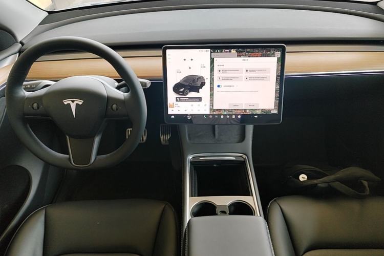 Used Tesla Model Y 2021 Standard Range Rear-Wheel Drive Version Center Console