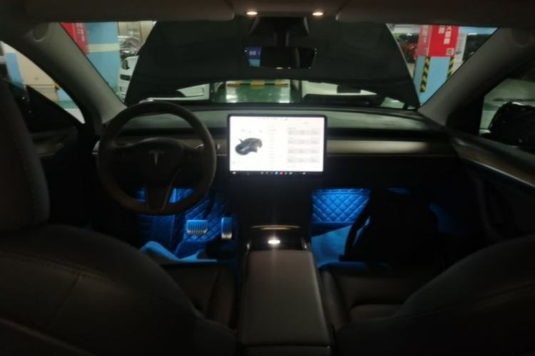 Used Tesla Model Y 2021 Long-Range All-Wheel-Drive Version Center Console