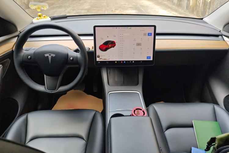 Used Tesla Model Y 2021 Long-Range All-Wheel-Drive Version 3D7 Center Console
