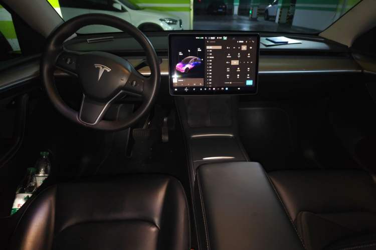 Used Tesla Model Y 2021 Standard Range Rear-Wheel Drive Version Center Console