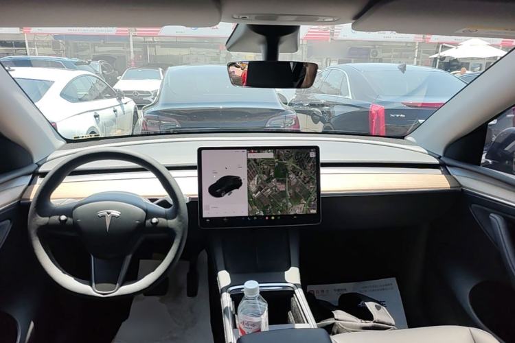 Used Tesla Model Y 2021 Long-Range All-Wheel-Drive Version 3D7 Center Console