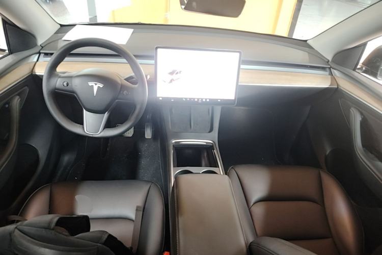Used Tesla Model Y 2021 Long-Range All-Wheel-Drive Version Center Console