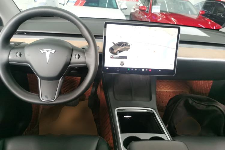 Used Tesla Model Y 2021 Standard Range Rear-Wheel Drive Version Center Console