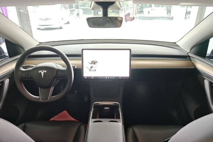 Used Tesla Model Y 2021 Standard Range Rear-Wheel Drive Version Center Console