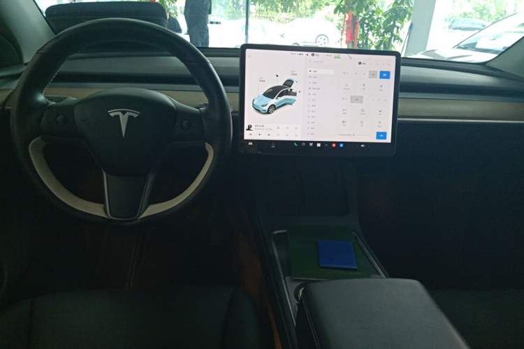 Used Tesla Model Y 2021 Standard Range Rear-Wheel Drive Version Center Console