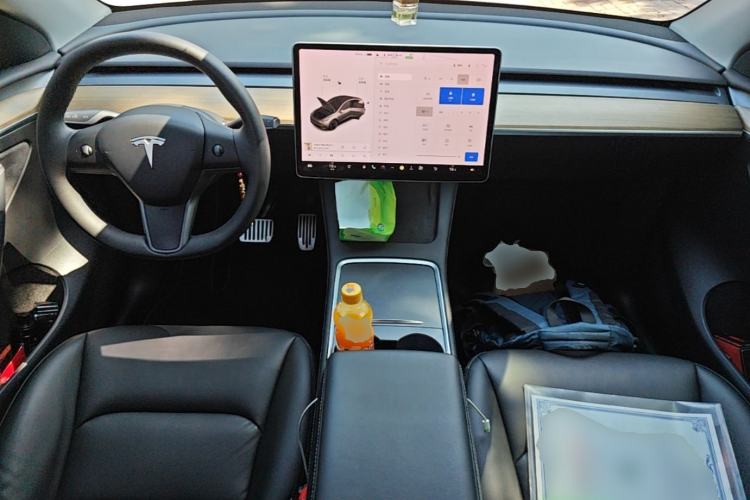 Used Tesla Model Y 2021 Standard Range Rear-Wheel Drive Version Center Console